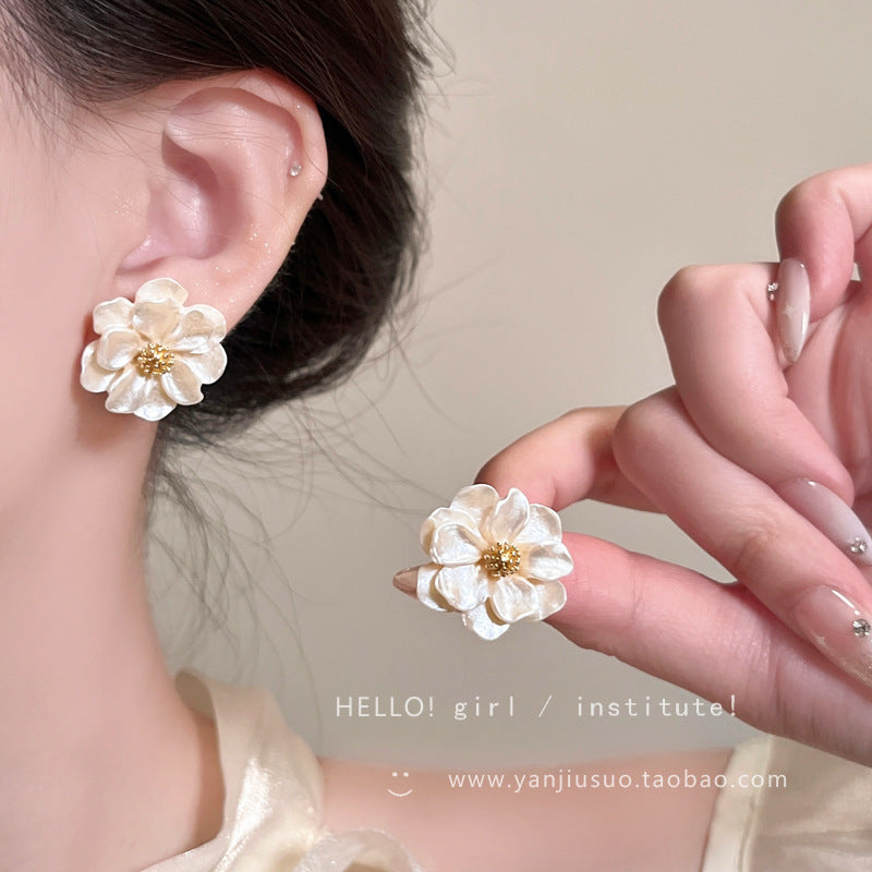 Wholesale Imitation Pearl Camellia Earrings for Women,  Elegant Floral Stud Earrings,  Trendy Boutique Resale Jewelry