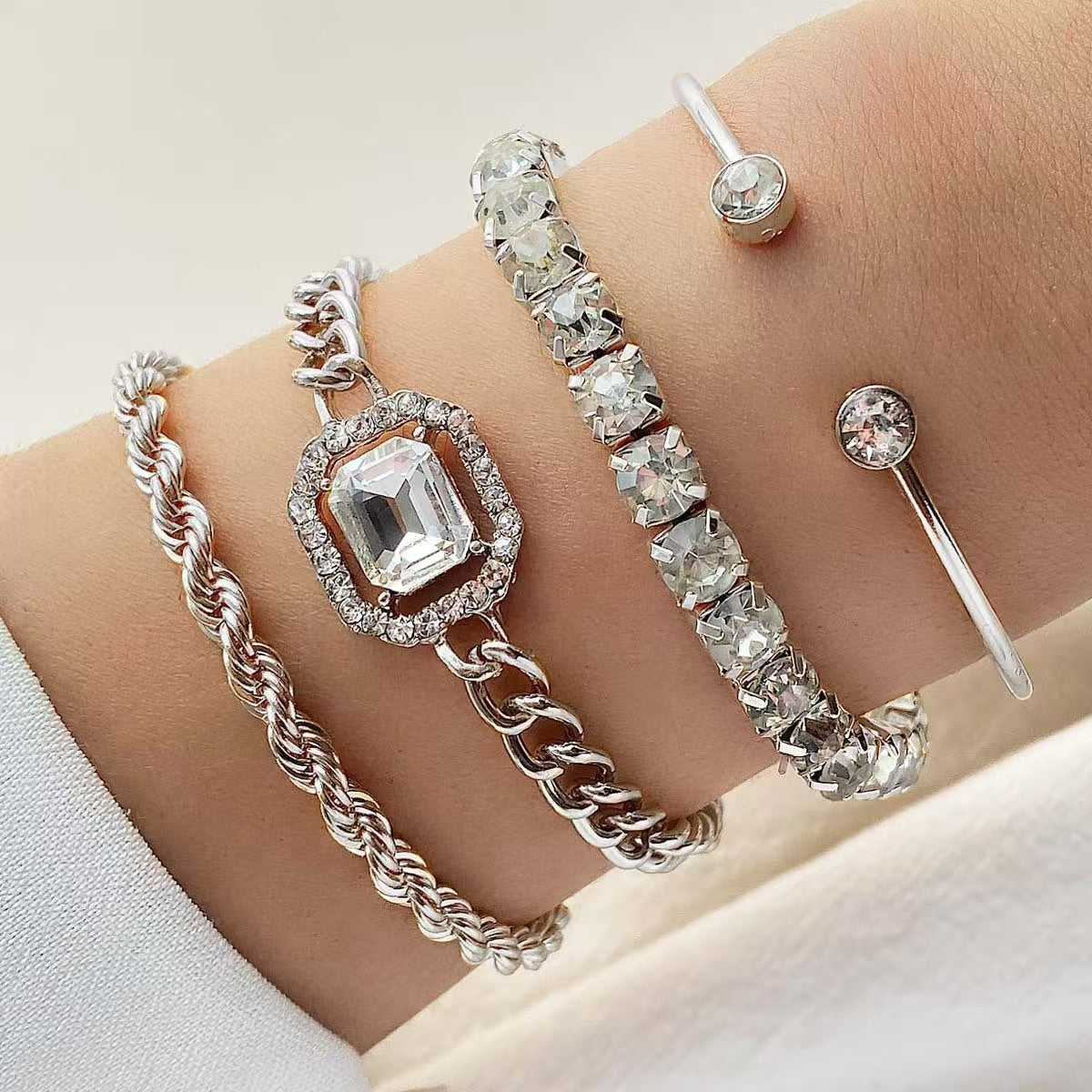 Wholesale Iron Electroplated Chain Bracelet Set Retro Simple Cross Design Everyday Wear Jewelry Accessory