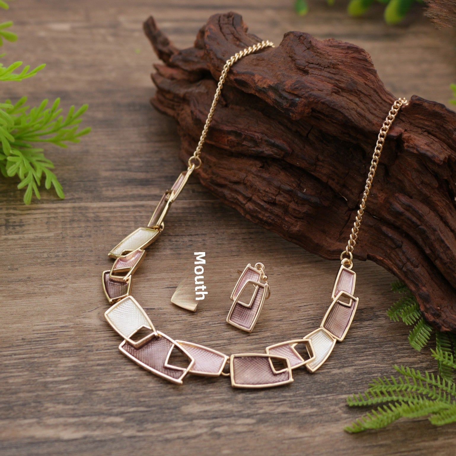 Wholesale Elegant Enamel Hollow out Geometric Ladies Necklace And Earring Set