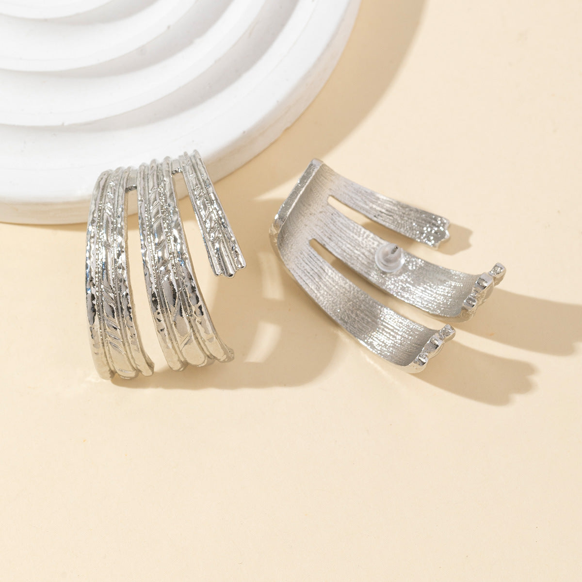 Wholesale metal pleated earrings exaggerated irregular geometric C- shaped stripe earrings