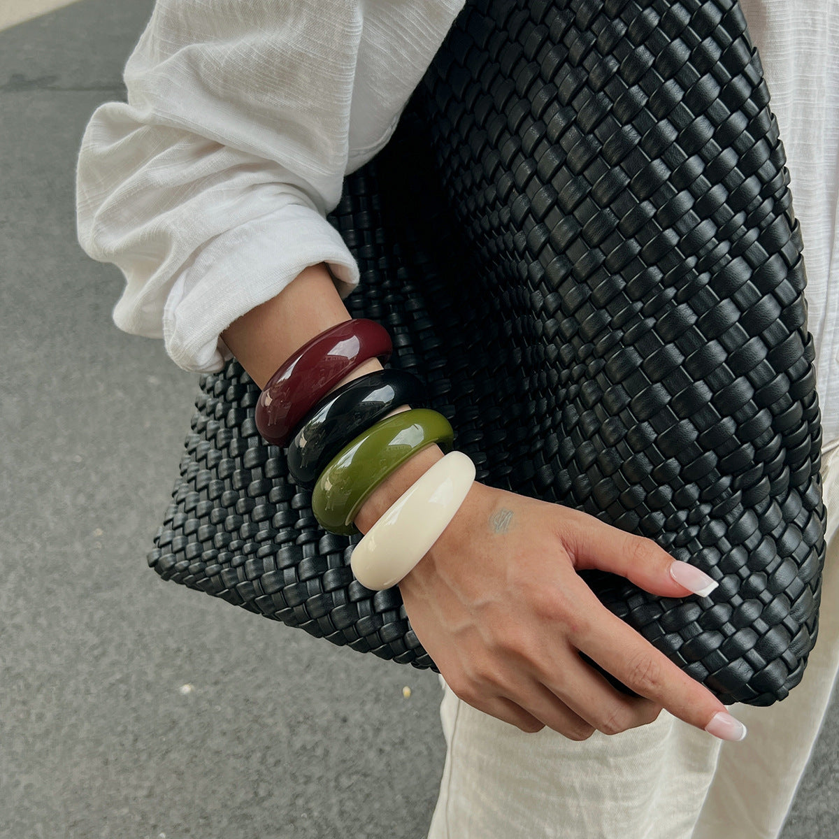 Wholesale Non Fading Resin Bracelet Curved Polished Vintage Style Trendy Jewelry Accessory For Everyday Wear