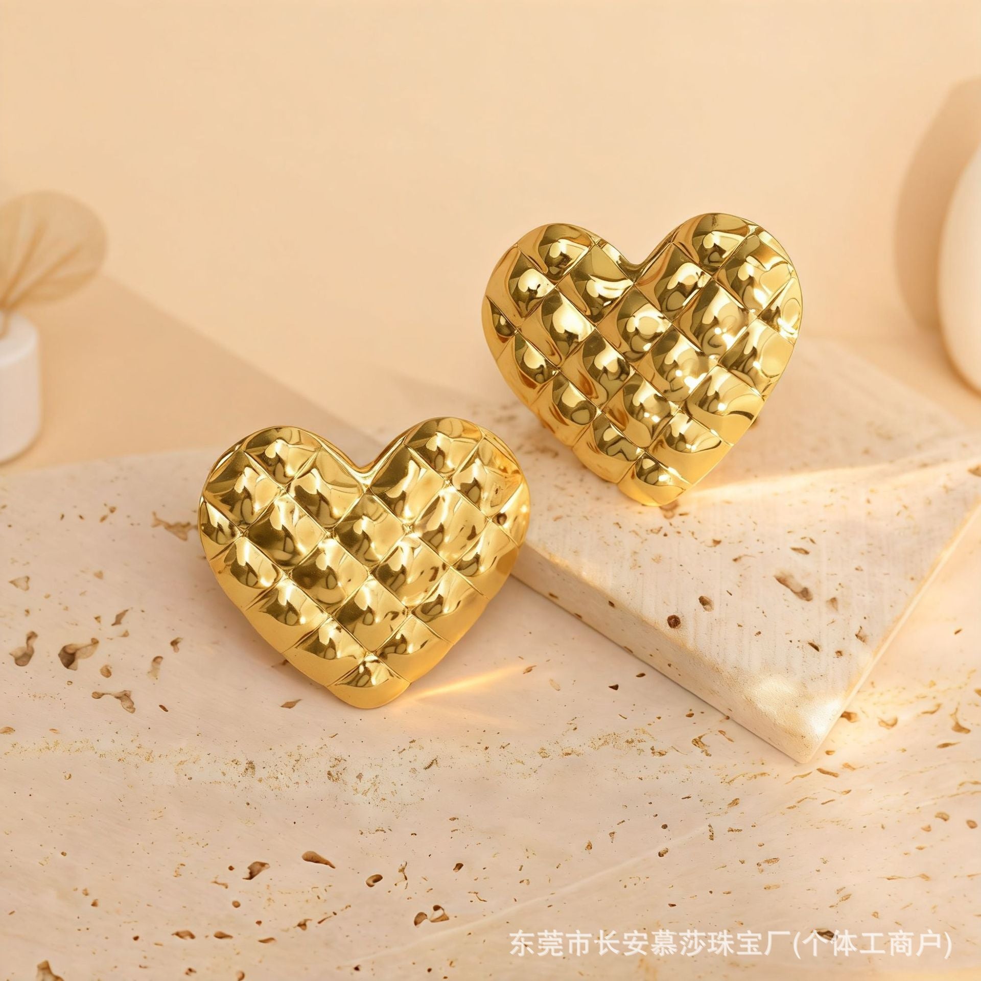Wholesale Modern Heart Shape Stainless Steel Earrings Trendy Golden Electroplated Earrings for Women Party Wear Jewelry Accessory