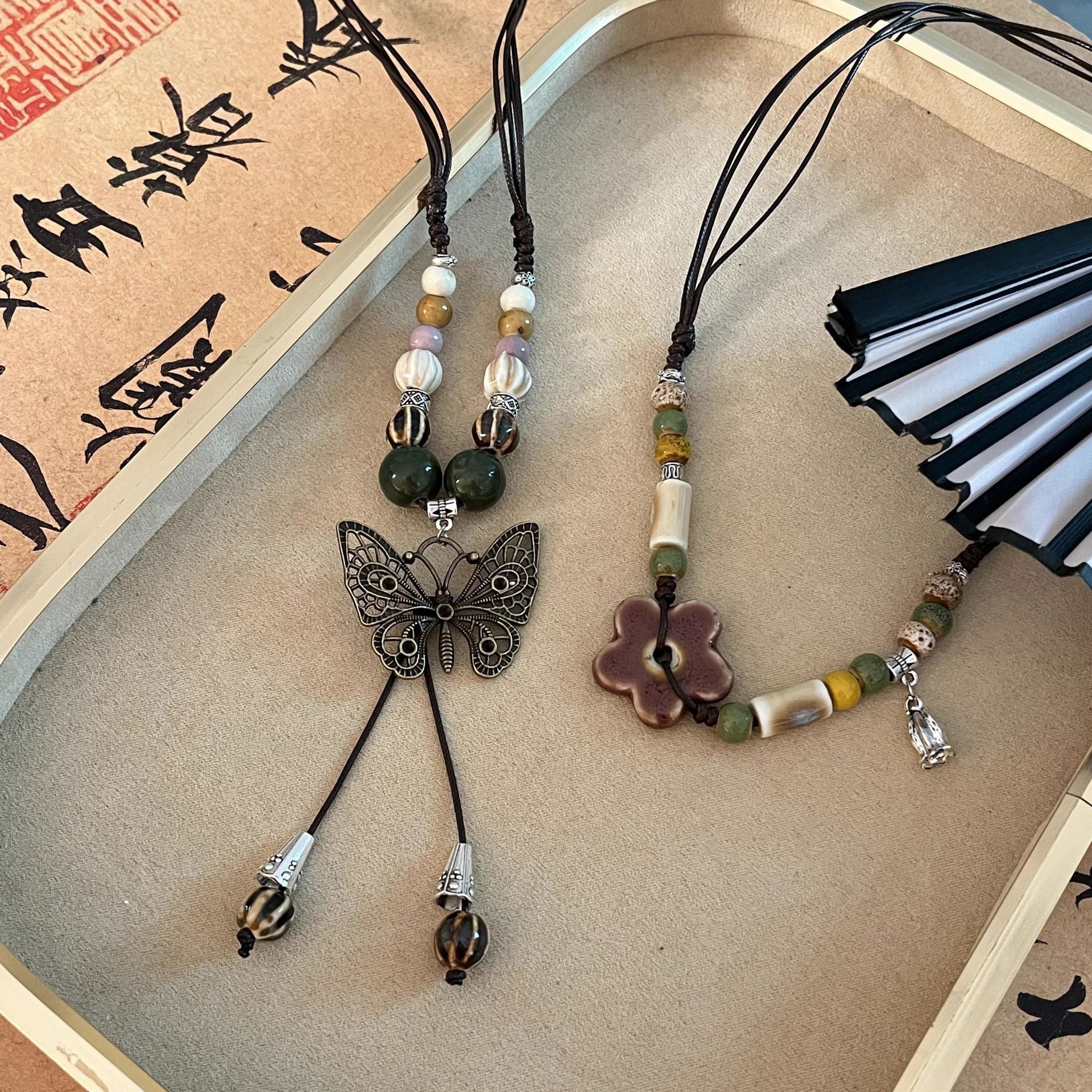 Wholesale Vintage Butterfly Necklace Sweater Chain Ceramic Flower Beaded Necklace ACC-NE-Miaosi015