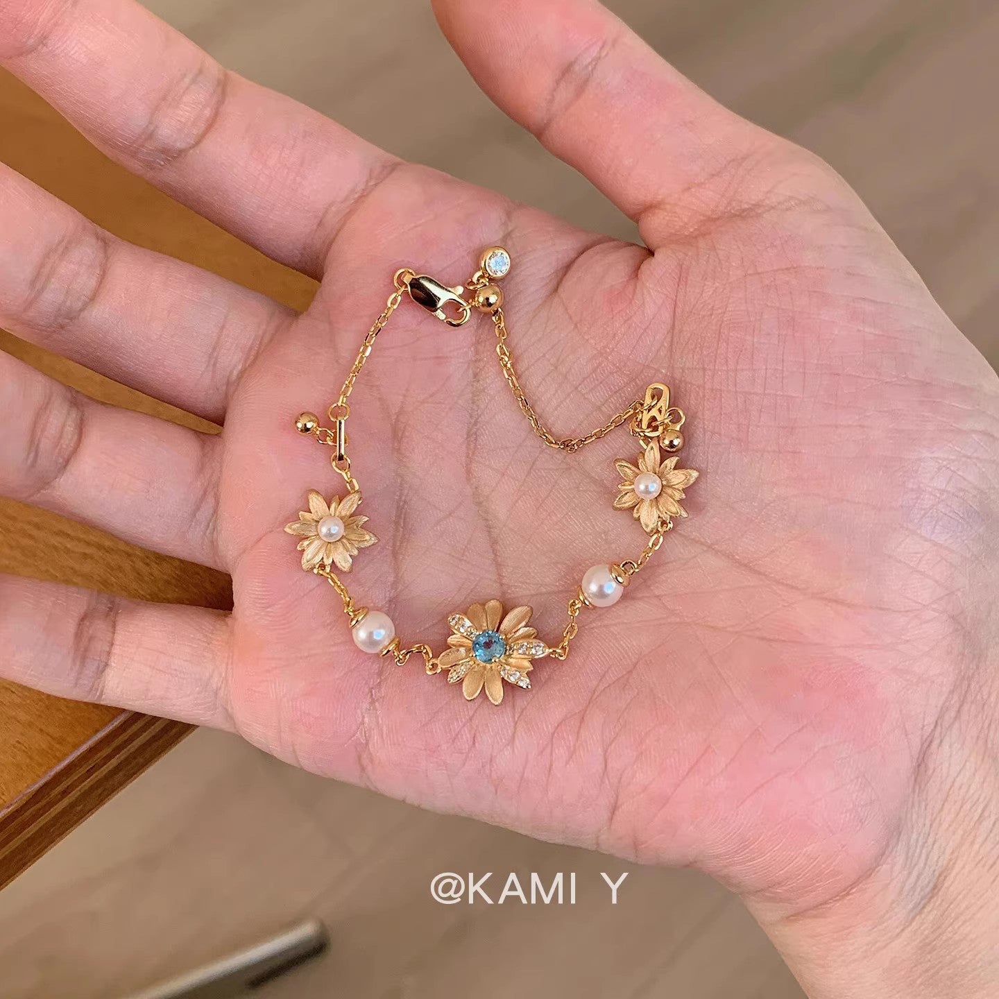 Wholesale Blue Diamond Daisy Pearl Bracelet