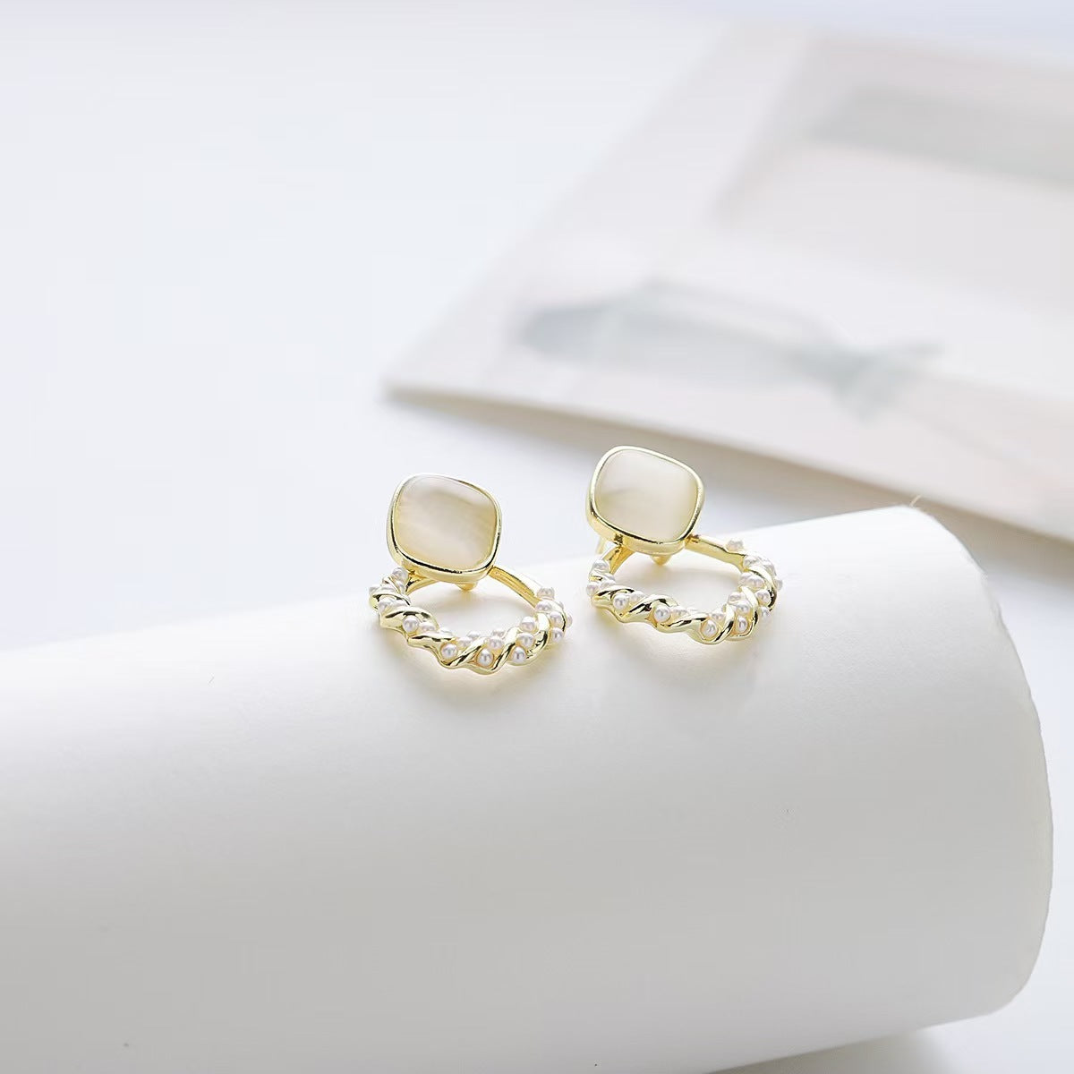 Wholesale Light Luxury High-grade Cat's Eye Stone Geometric Diamond Pearl Earrings