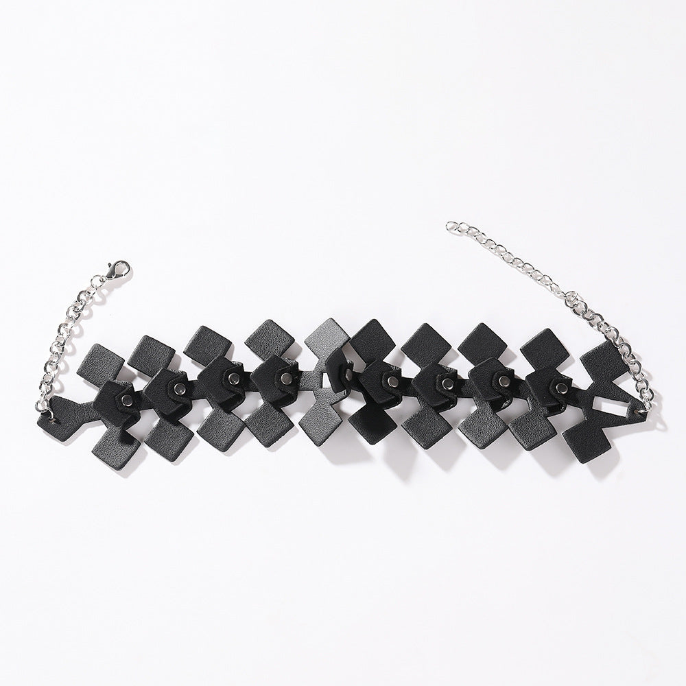 Wholesale  Retro Fashion Black Three-dimensional Necklace