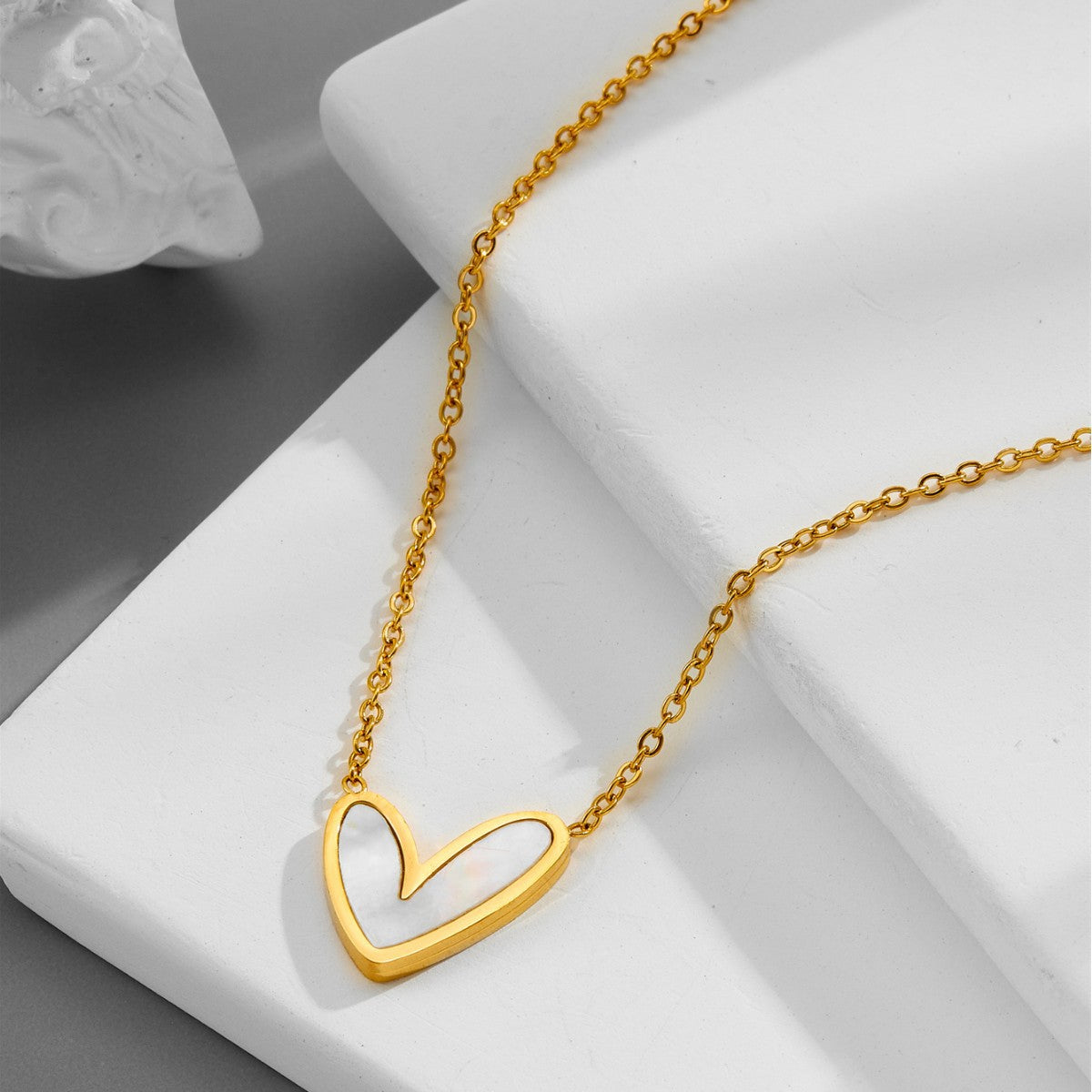 Wholesale titanium steel heart colorfast necklace