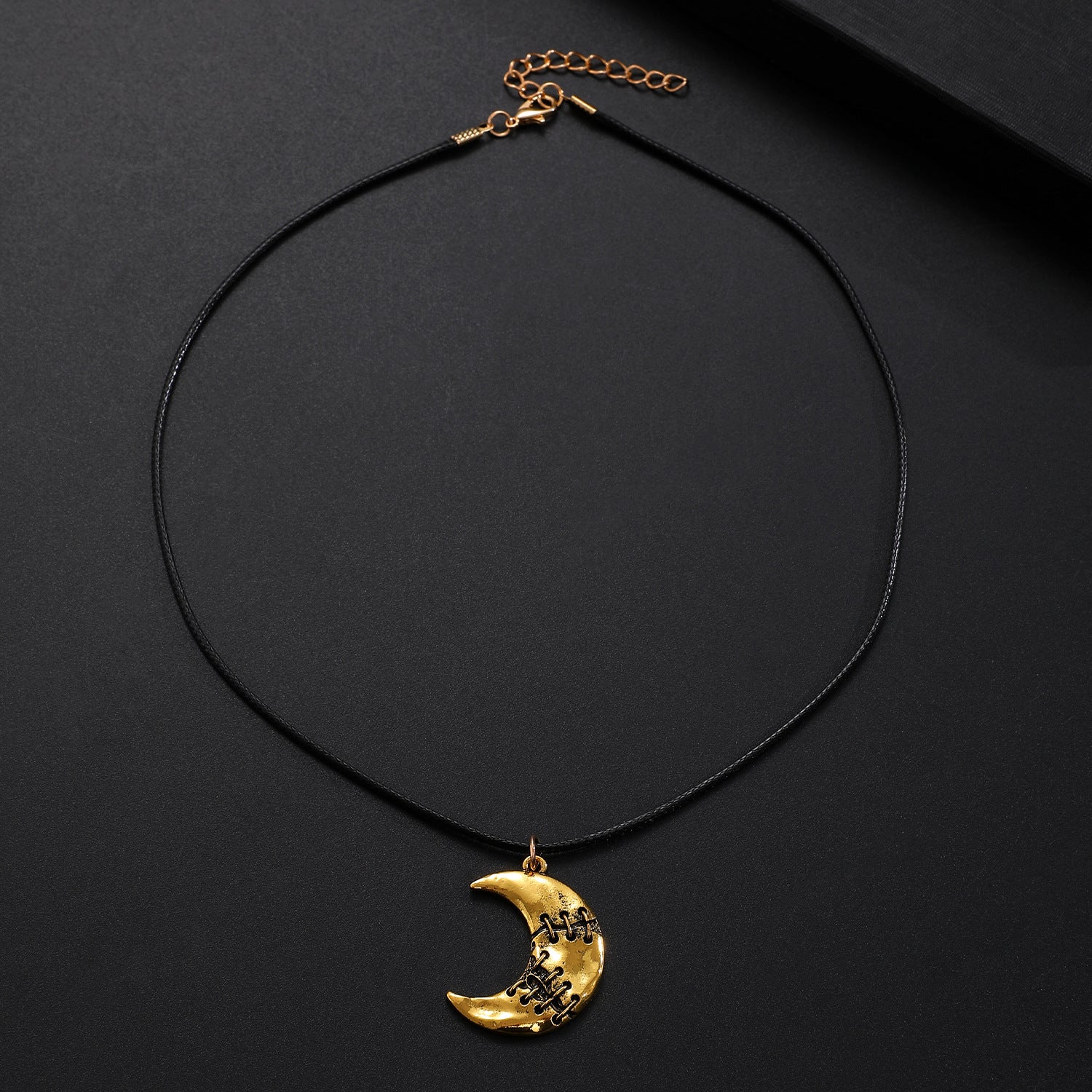Wholesale Retro Gothic  Moon Pendant Necklace Zinc Alloy Jewelry Accessory