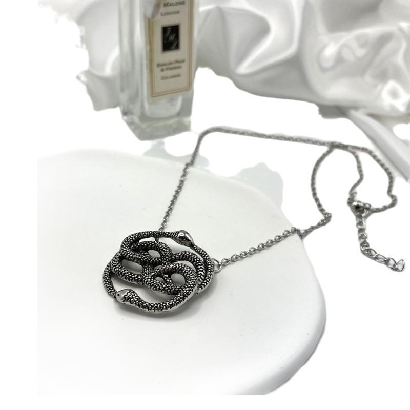 Wholesale creative double snake necklace