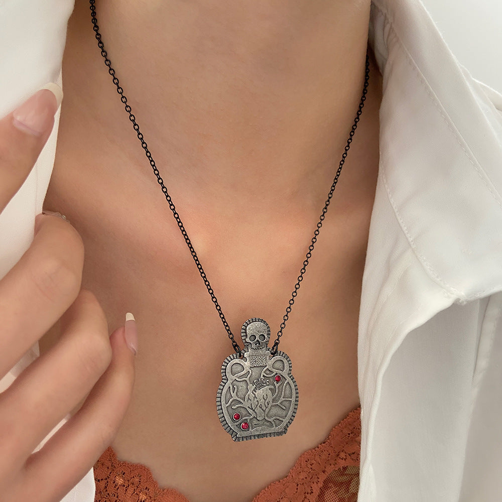 Wholesale Dark Gothic Heart Skull Pendant Necklace Fashion Accessory for Gift Boutique Resale