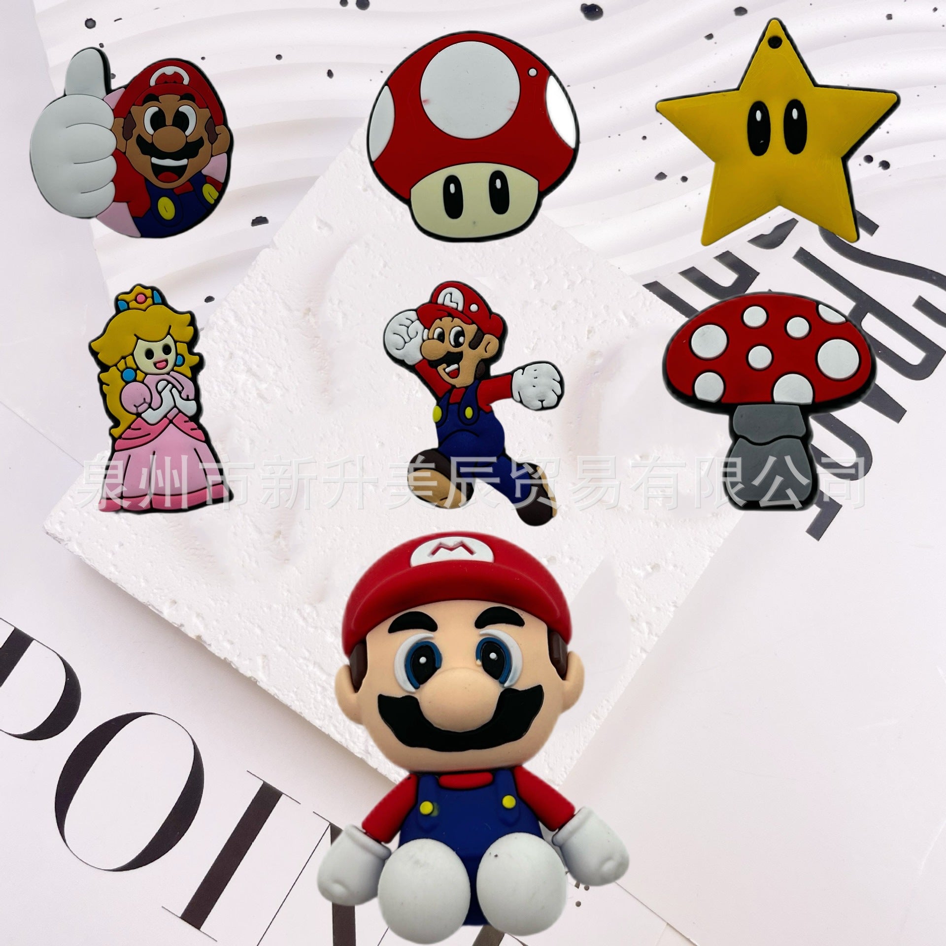 Wholesale Random 100pcs Red game character Shoes Charms