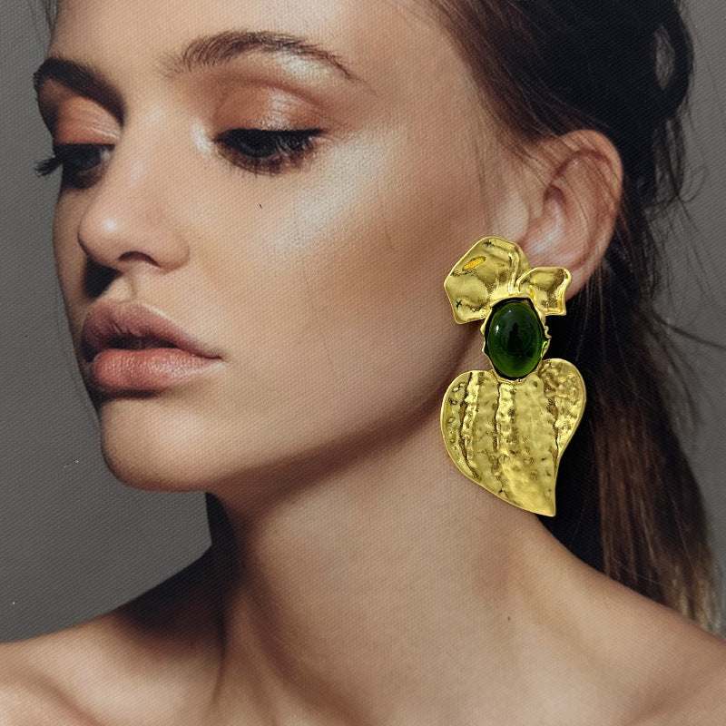 Wholesale Retro Bump Texture Peach Heart Leaf Gem Earrings