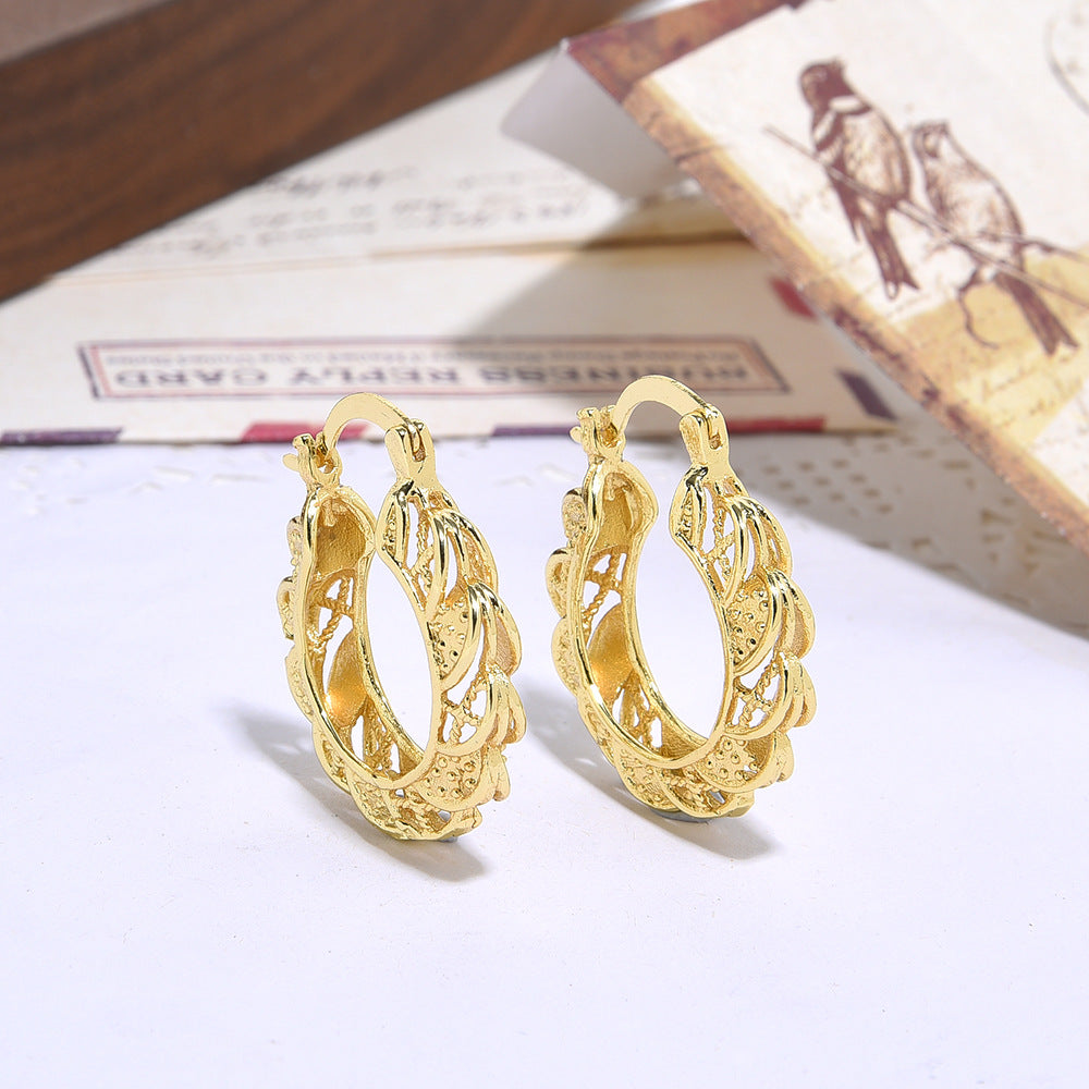 Wholesale Retro Lace O-shaped Hollow Women' s Earrings