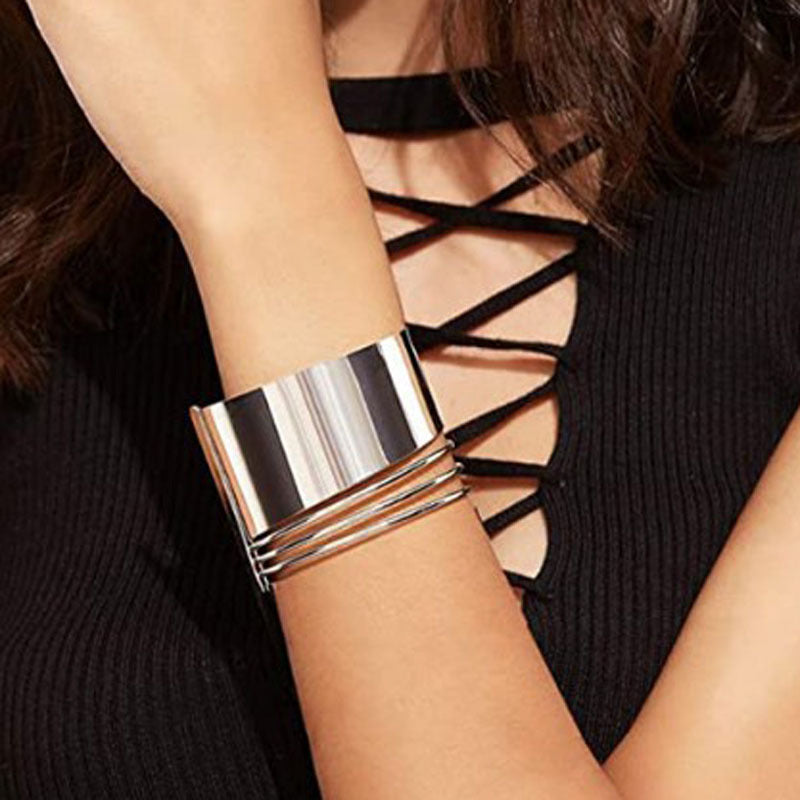 Wholesale  bracelet four-piece suit fashion exaggerated metal iron hollow bracelet