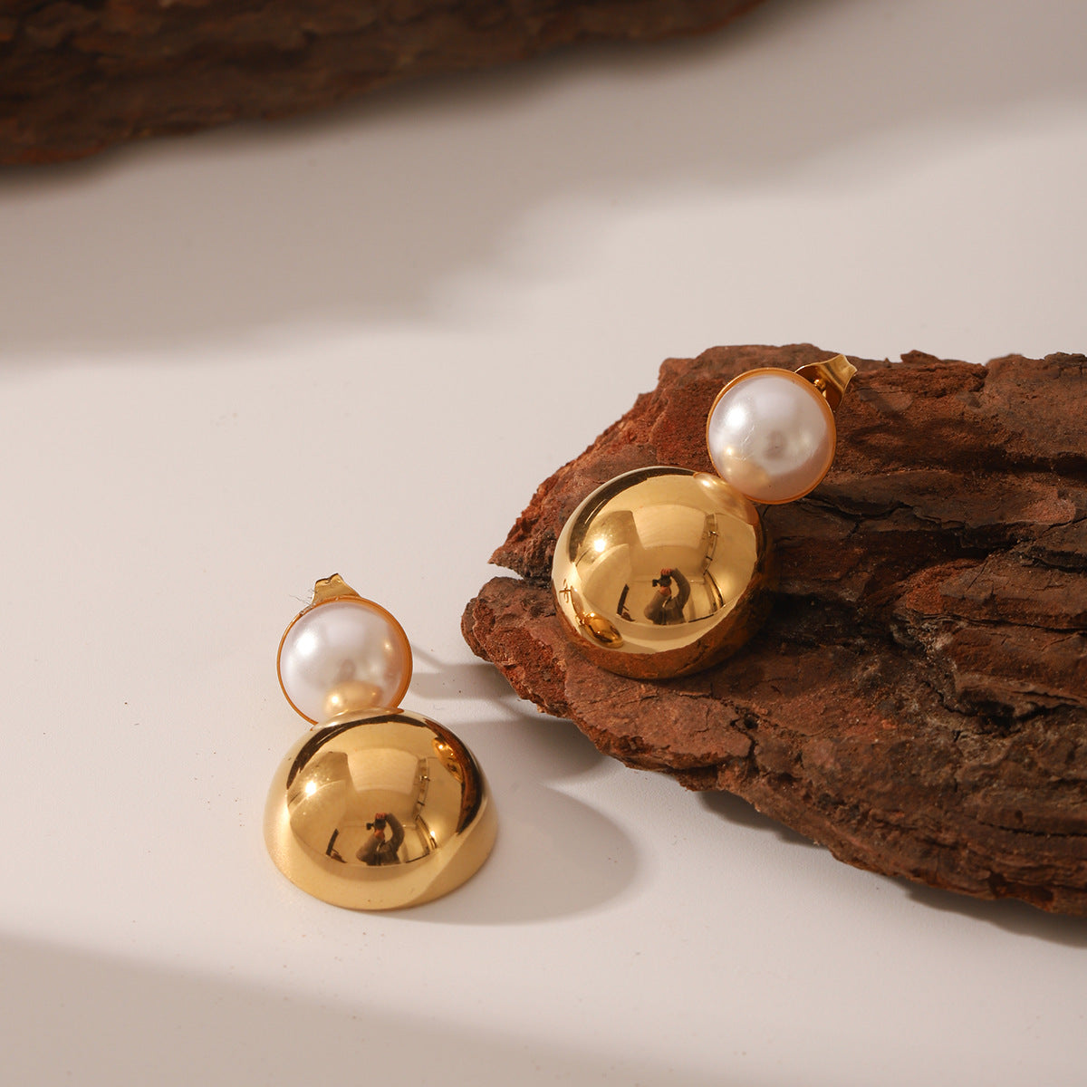 Wholesale  Light Luxury Earrings  Stainless Steel Plated 18K Gold Inlaid with Pearl Geometric Earrings