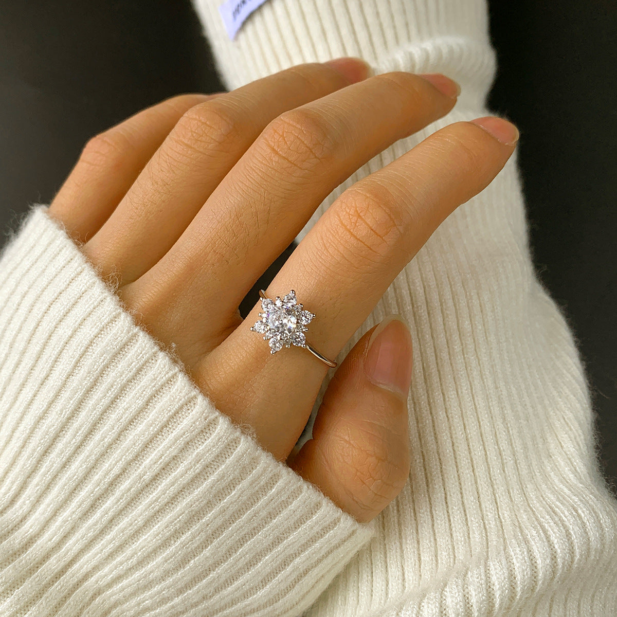 Wholesale Diamond-embedded snowflake S925 sterling silver ring