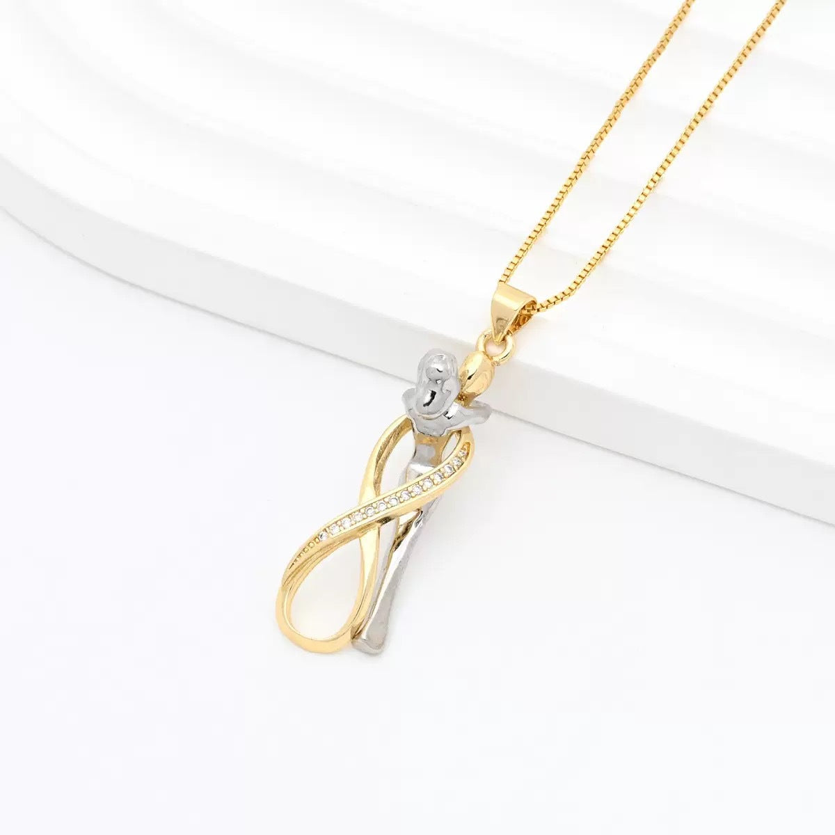Wholesale Creative Couple Hugging Pendant Necklace Gold Plated Copper Fashion Accessory