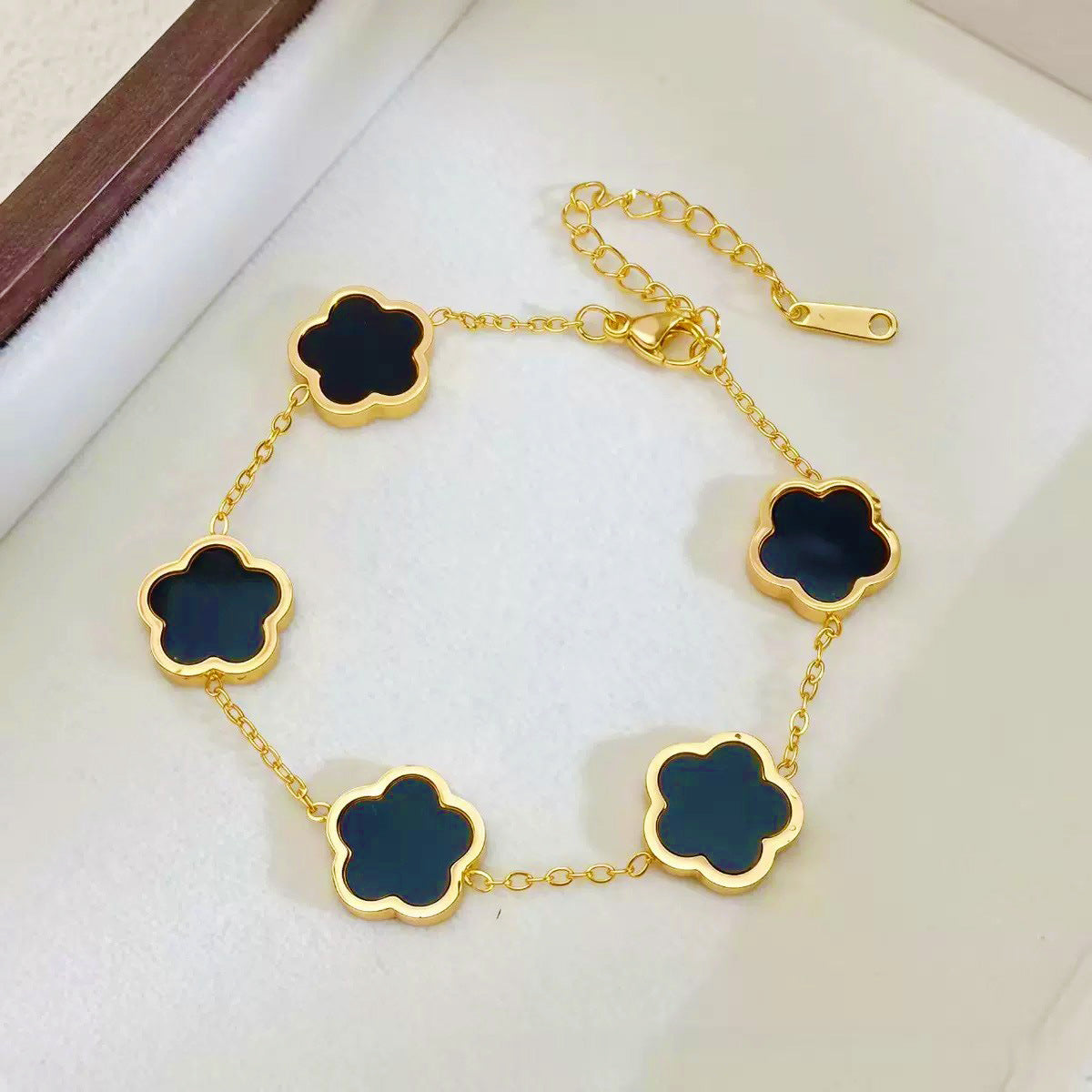 Wholesale Titanium Steel Light Luxury  Versatile Flower and Heart Bracelet