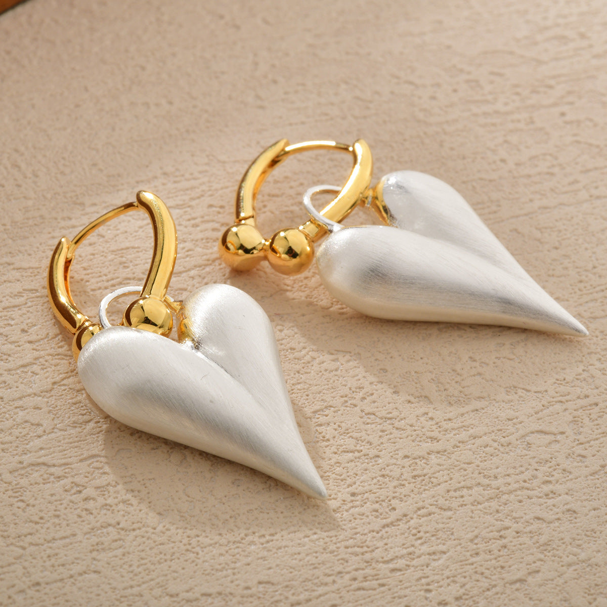 Wholesale  Heart Ear Buckle  Plated Gold Love  Light Luxury Ear Jewelry