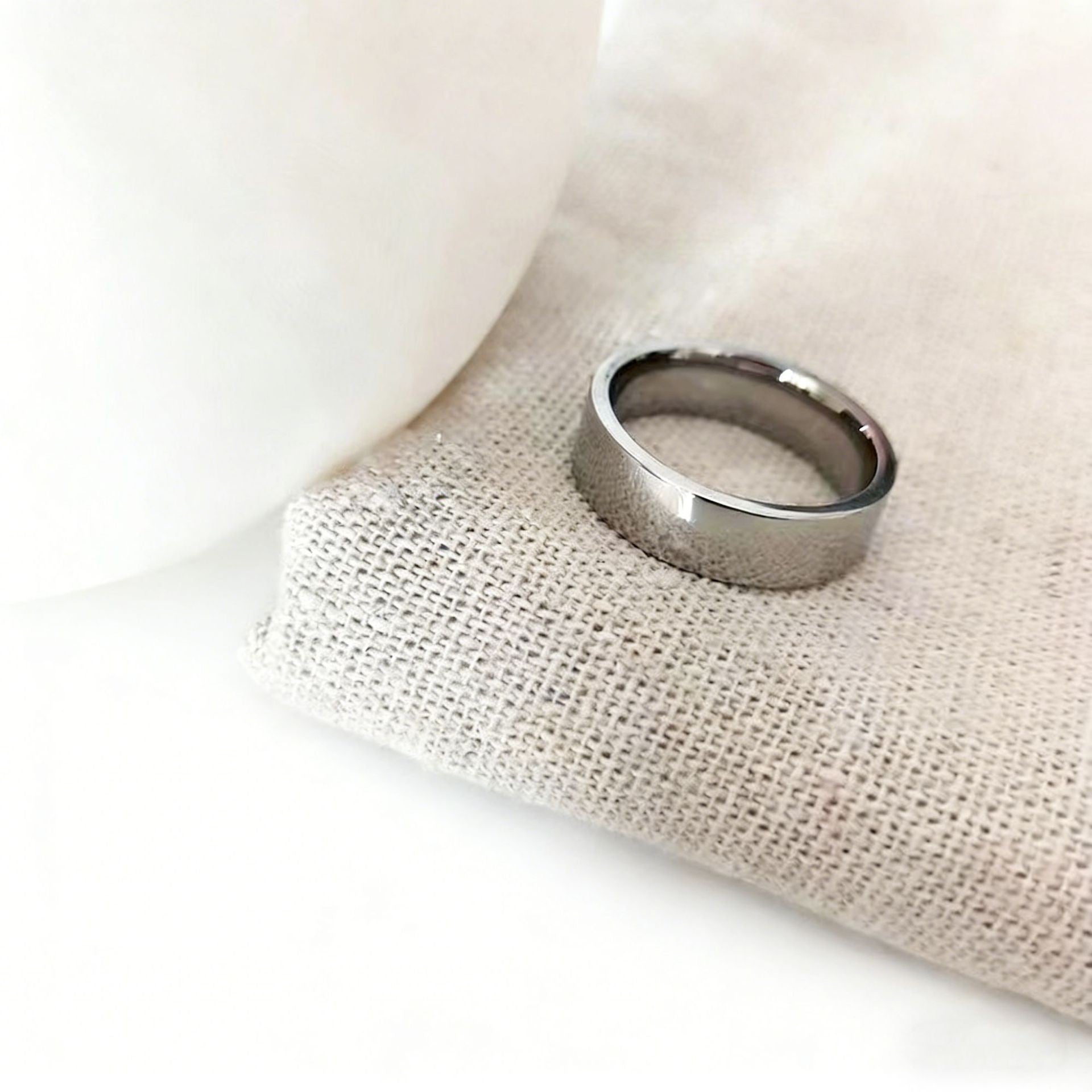 Wholesale Minimalist Stainless Steel Ring,  Fashion Accessory for Gift and Boutique Resale