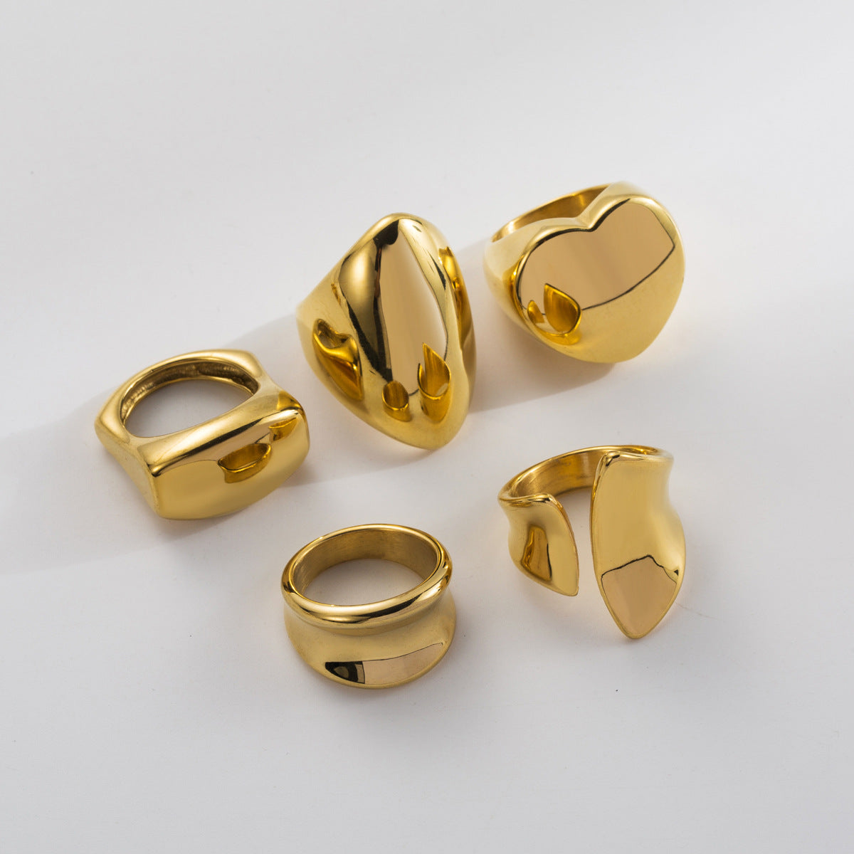 Wholesale stainless steel exaggerated color-preserving heart-shaped wide-face ring