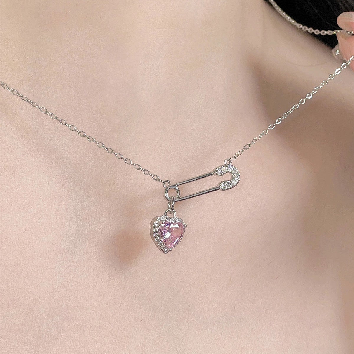 Wholesale Run Princess Heart Zircon Paperclip Necklace Layered Collarbone Chain Fashion Accessory Gift For Women