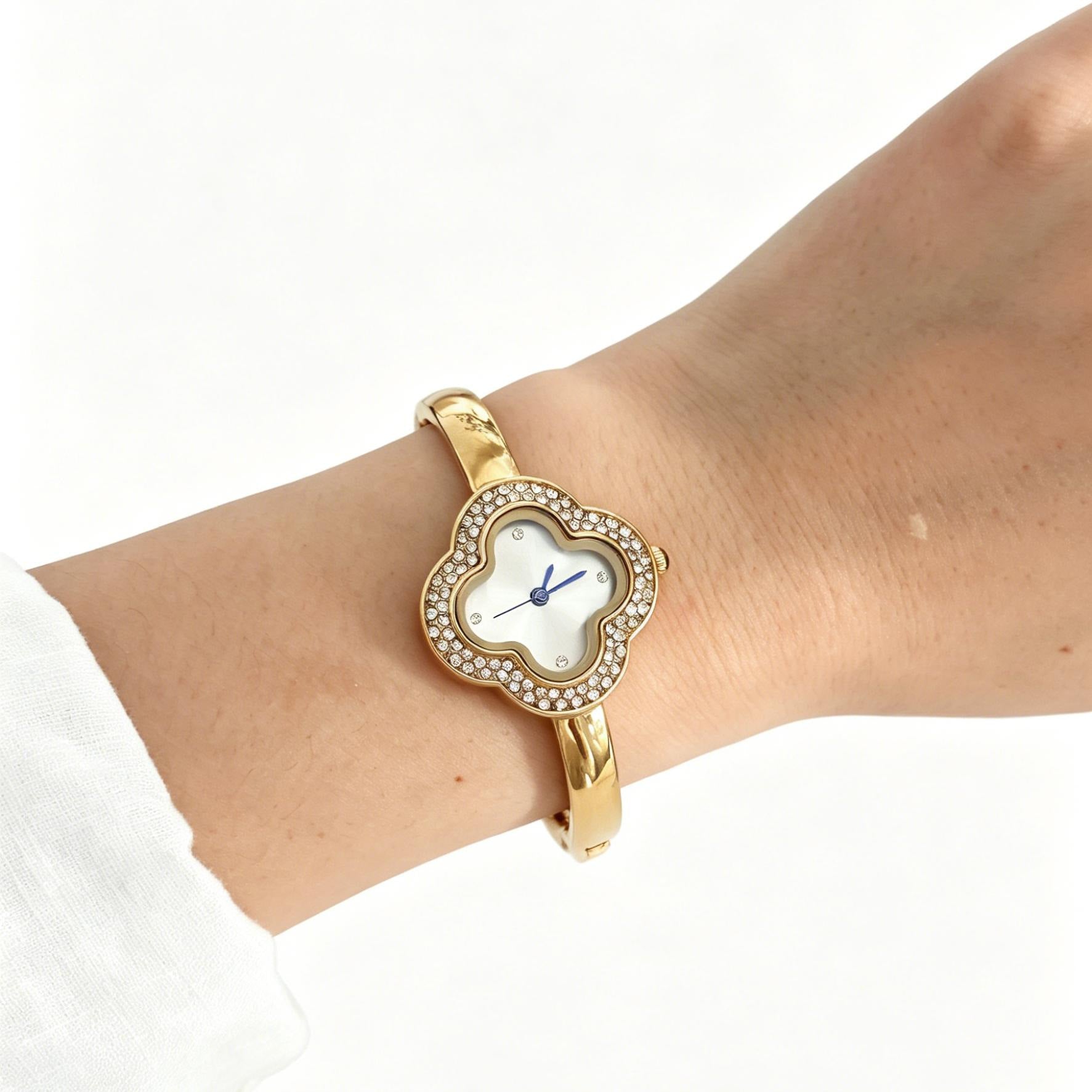Wholesale Stylish Women' s Four-Leaf Clover Crystal Bracelet Watch Quartz Fashion Accessory,  Ideal for Everyday Wear and Gifting