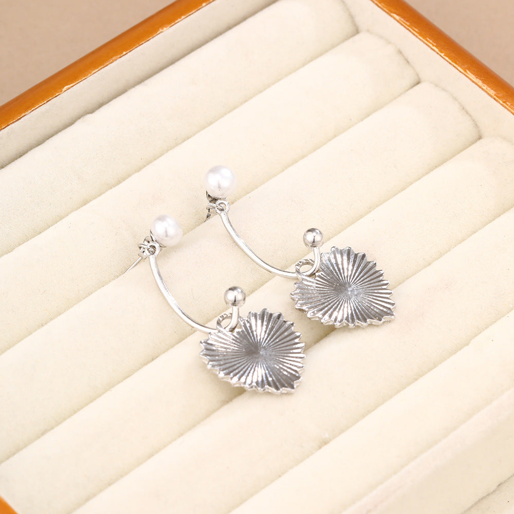 Wholesale Pearl Earrings Textured Heart Ear Pin