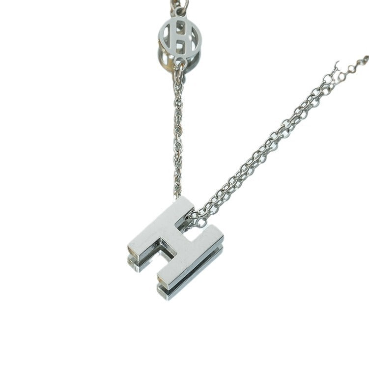Wholesale Fashion Letter H Titanium Steel Necklace,  Electroplated Clavicle Chain,  Boutique Resale Jewelry Accessory
