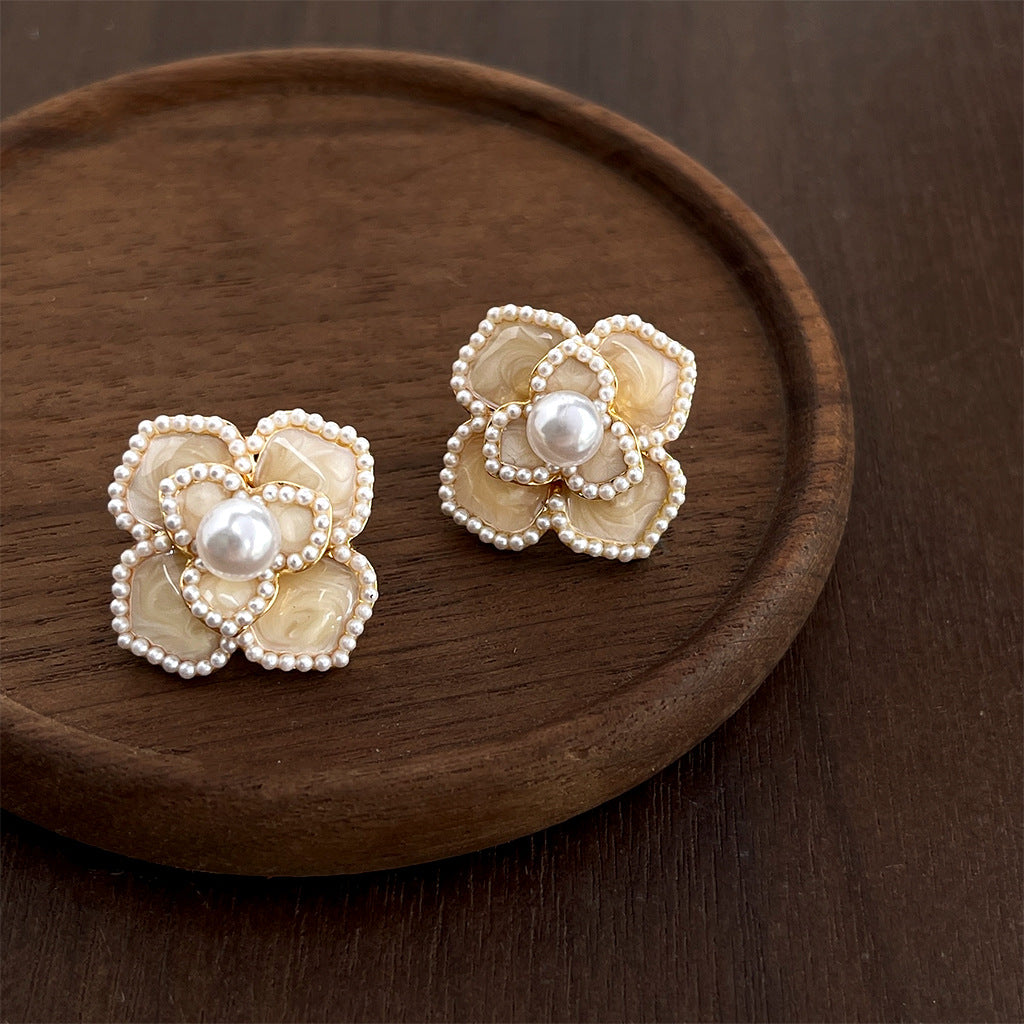 Wholesale White Camellia Heart Shape Flower Earrings for Party Wear Fashion Accessory