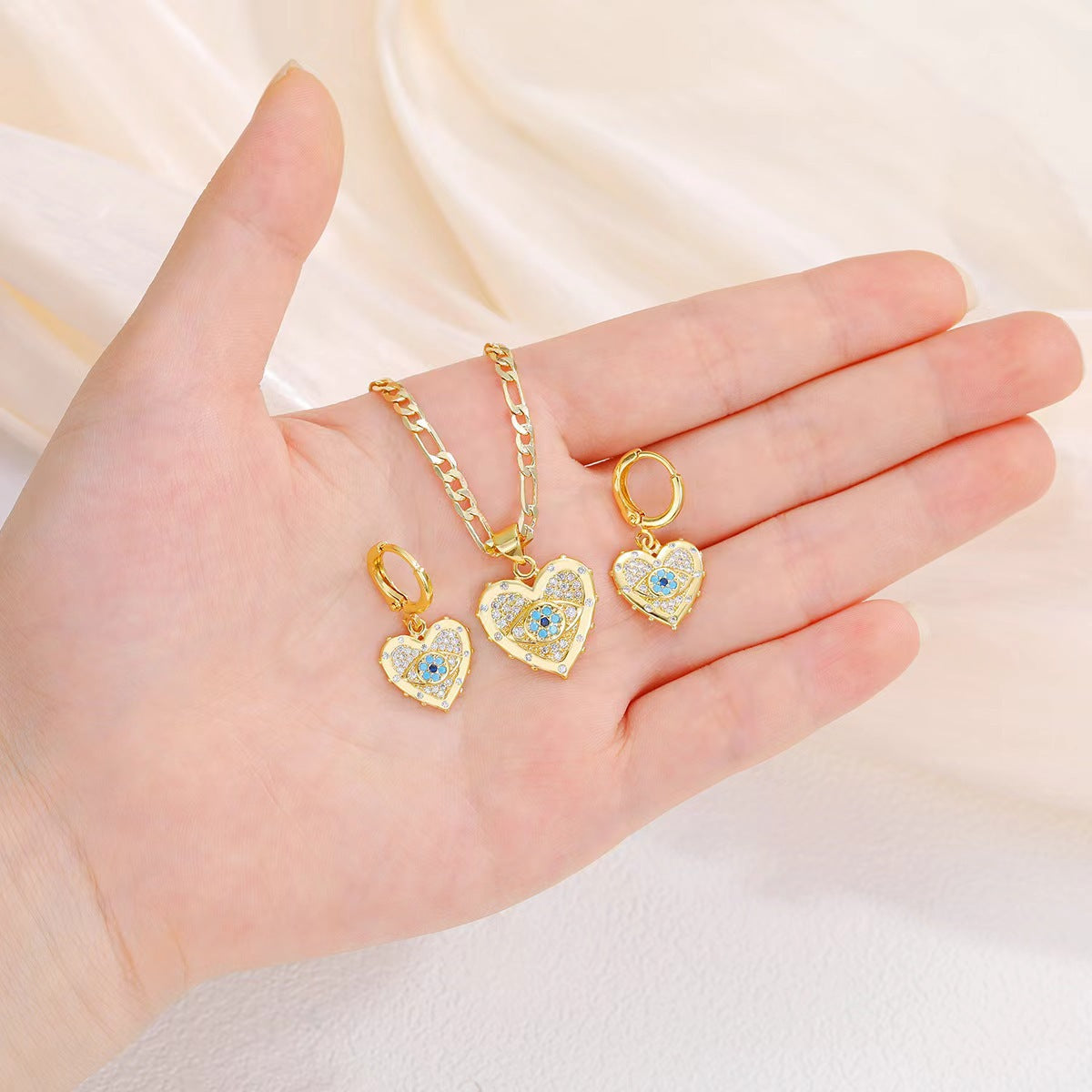 Wholesale Titanium Steel Devil's Eye Love Necklace