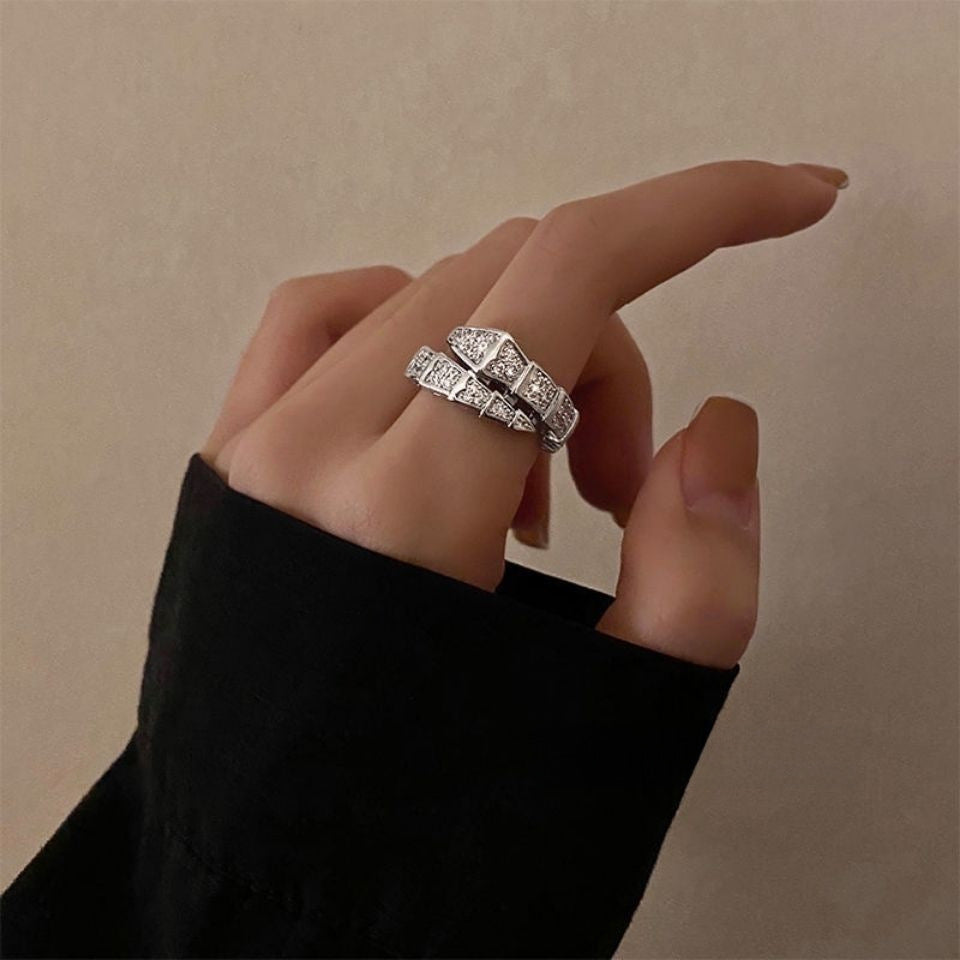 Wholesale light luxury snake bone ring