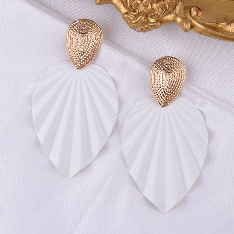 Wholesale color leaves metal  exaggerated  earrings