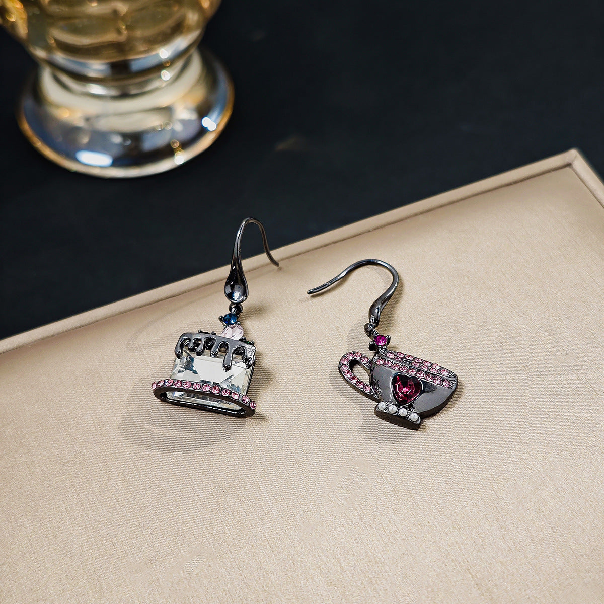 Wholesale  Luxury Exquisite Diamond Cake Ear Hooks Earrings