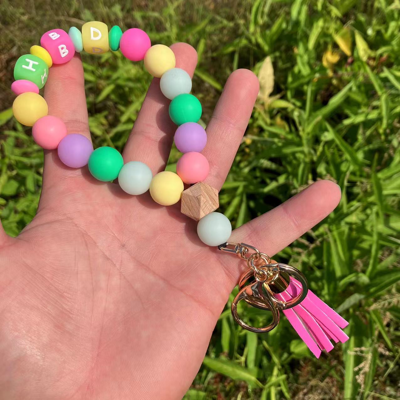 Wholesale Silicone Glow In The Dark Bead Bracelet Keychain With PU Tassels Trendy Car Key Bag Charm Accessory