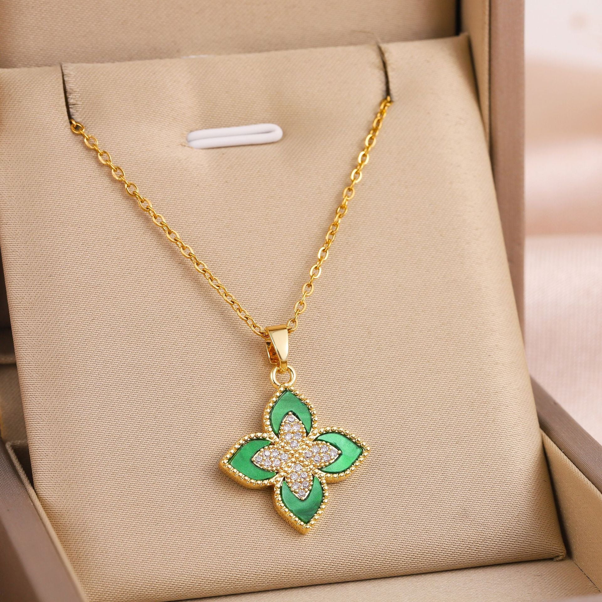 Wholesale Full Diamond Four-leaf Clover Pendant Titanium Steel Necklace ACC-NE-Chengy003