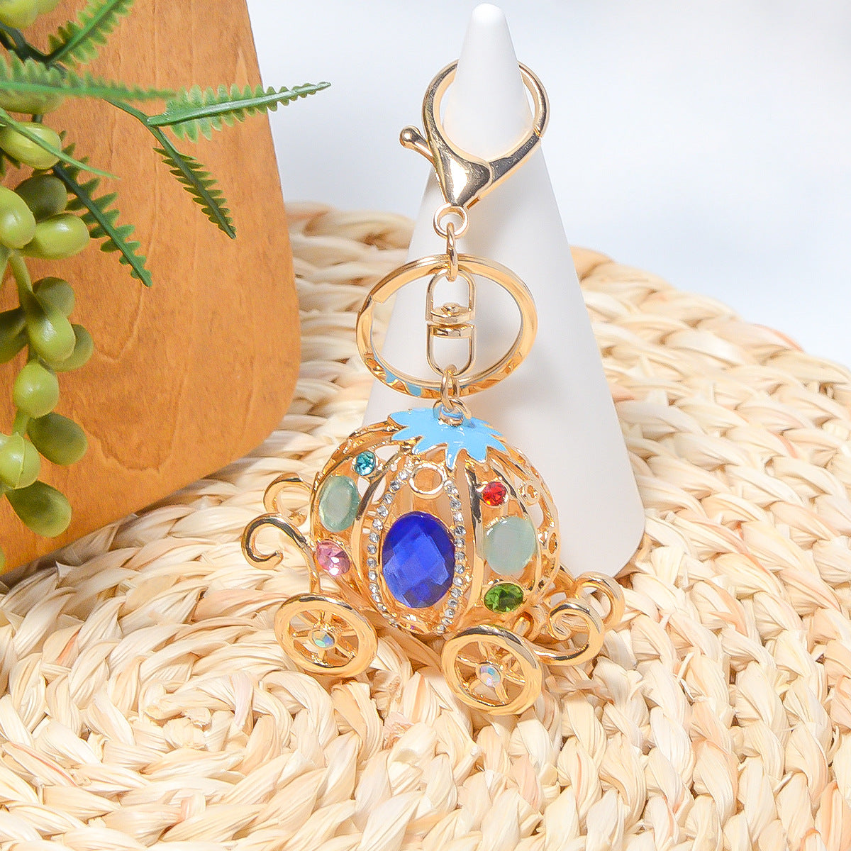 Wholesale Zinc Alloy Pumpkin Keychain with Rhinestone Cat Eye Design for Couples Gift