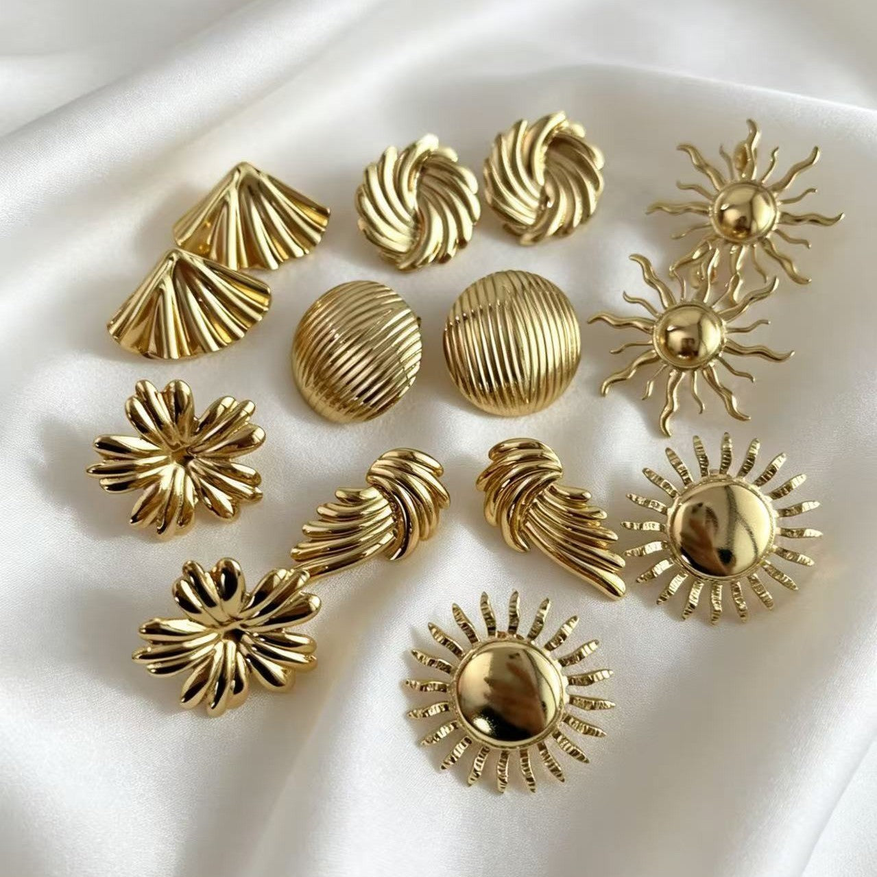 Wholesale Sunflower Shell Stud Earrings for Women,  Gold Retro Stainless Steel,  Stylish Party Jewelry,  Boutique Resale Gift