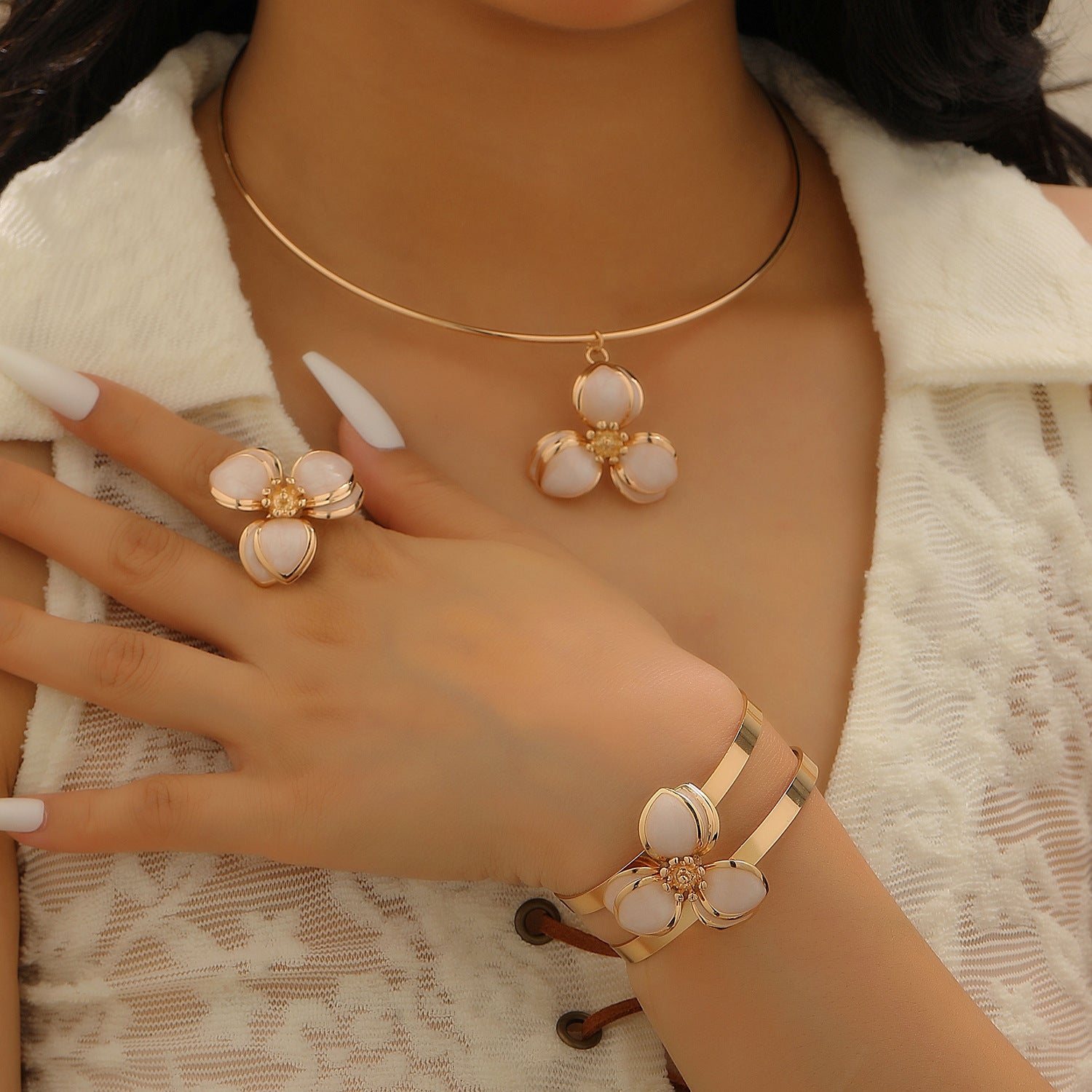 Insieme all'ingrosso dei monili di stile di festa della foresta della collana degli orecchini del fiore di goccia di olio