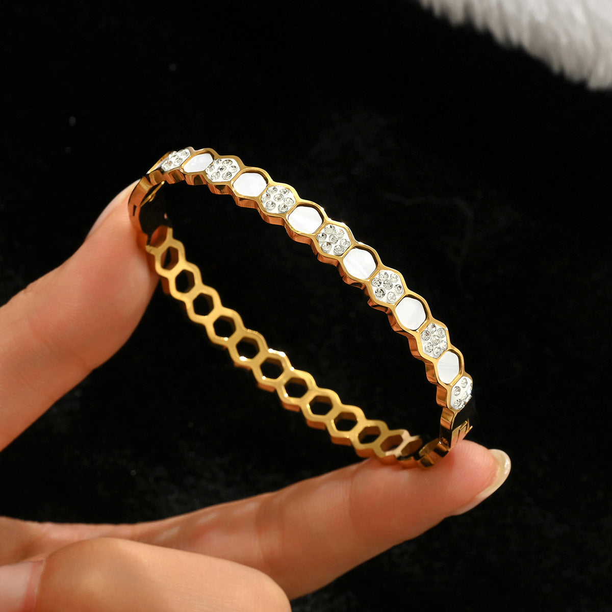Wholesale Titanium Steel Gold Electroplated Studded Bracelet Set Fashion Jewelry Accessory