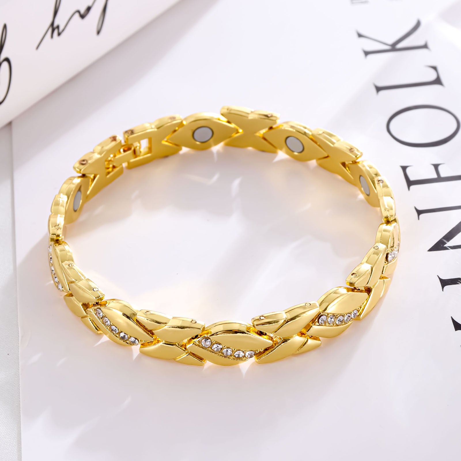 Wholesale Trendy Detachable Magnetic Leaf Bracelet Zinc Alloy Electroplated Jewelry Accessory for Everyday Wear Gift