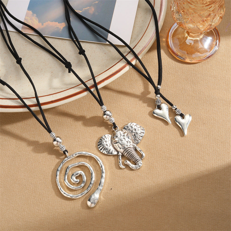 Wholesale Alloy Zircon Elephant Heart Pendant Necklace Retro Vintage Charm Trendy Jewelry Accessory For Gift