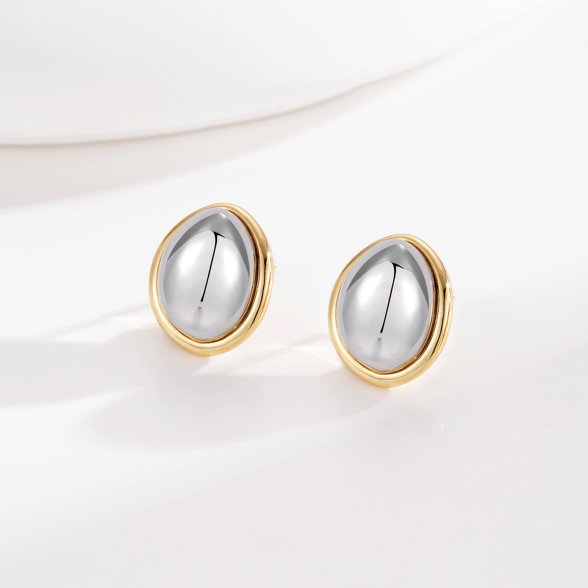 Wholesale Bi-color pea earrings