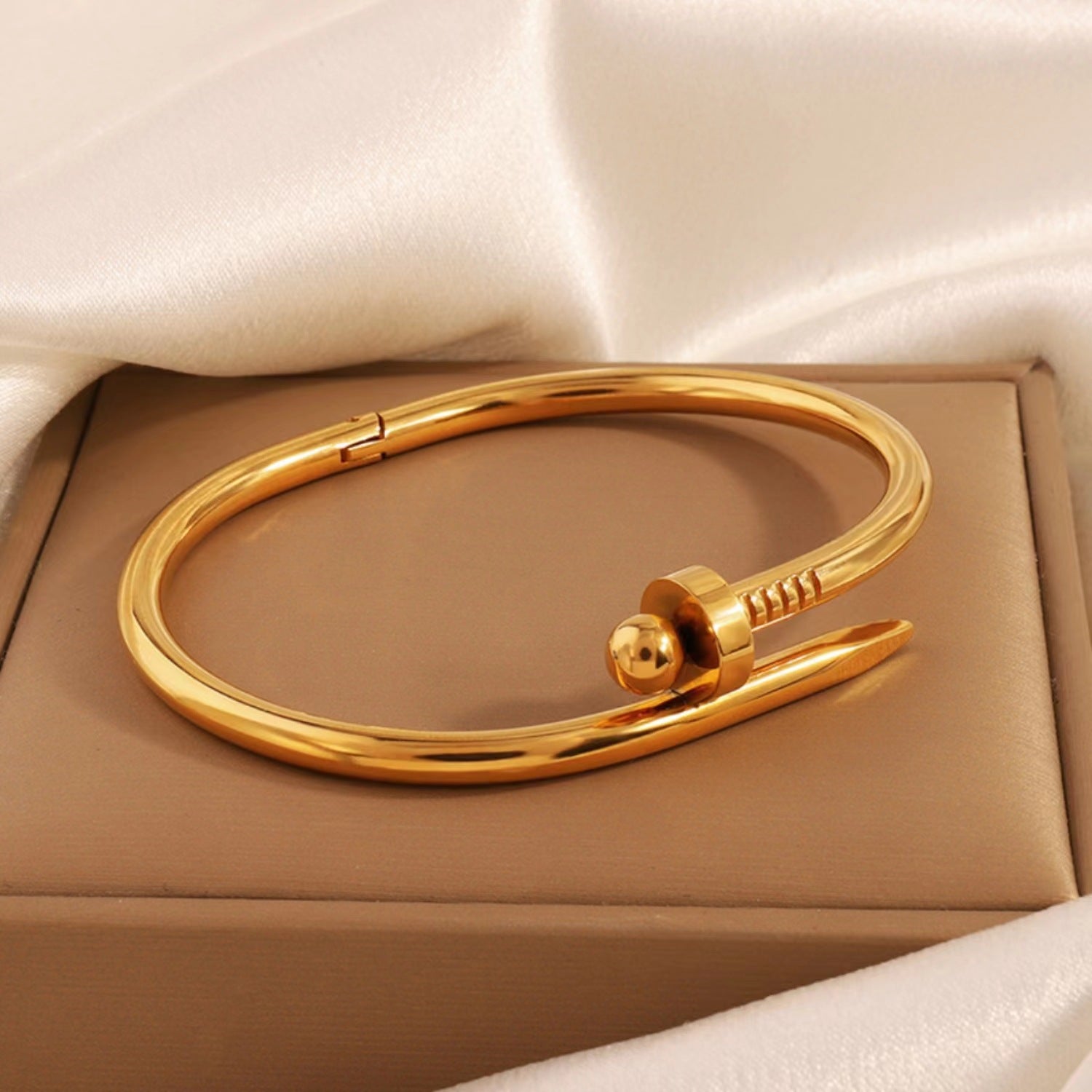 Wholesale Titanium Steel Diamond Gold Four Leaf Clover Bracelet ACC-BT-Liyan003