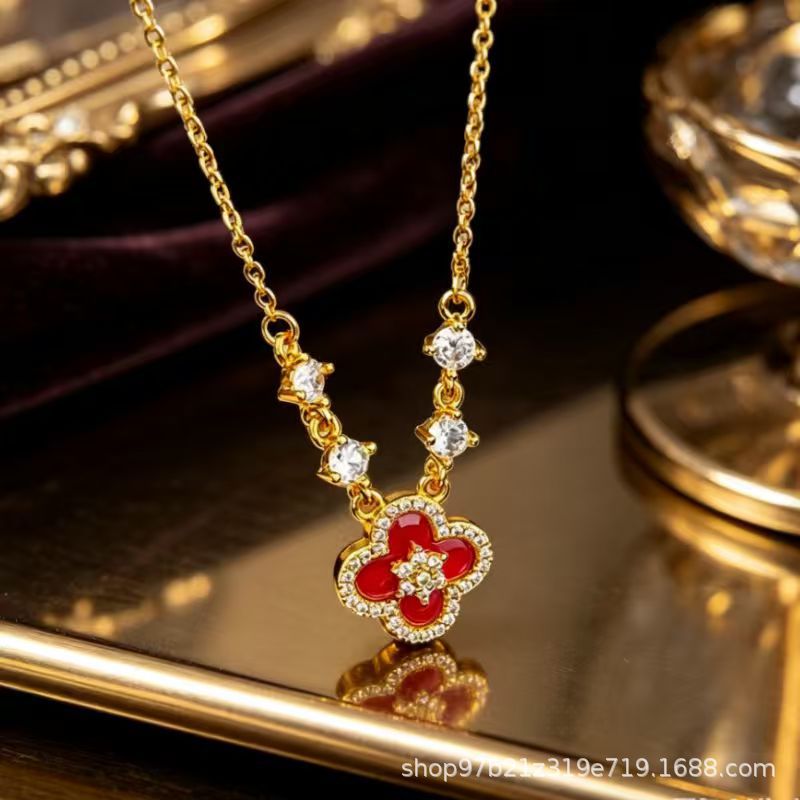 Wholesale Sweet Four-Leaf Flower Clavicle Chain - Titanium Steel,  Non-Fading,  Gemstone Accents - Boutique Resale Jewelry