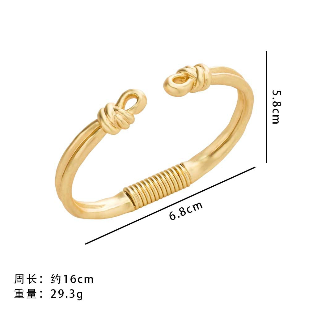 Wholesale  Baroque Alloy Round Love All-match Color-retaining  Opening Gold-plated Bracelet