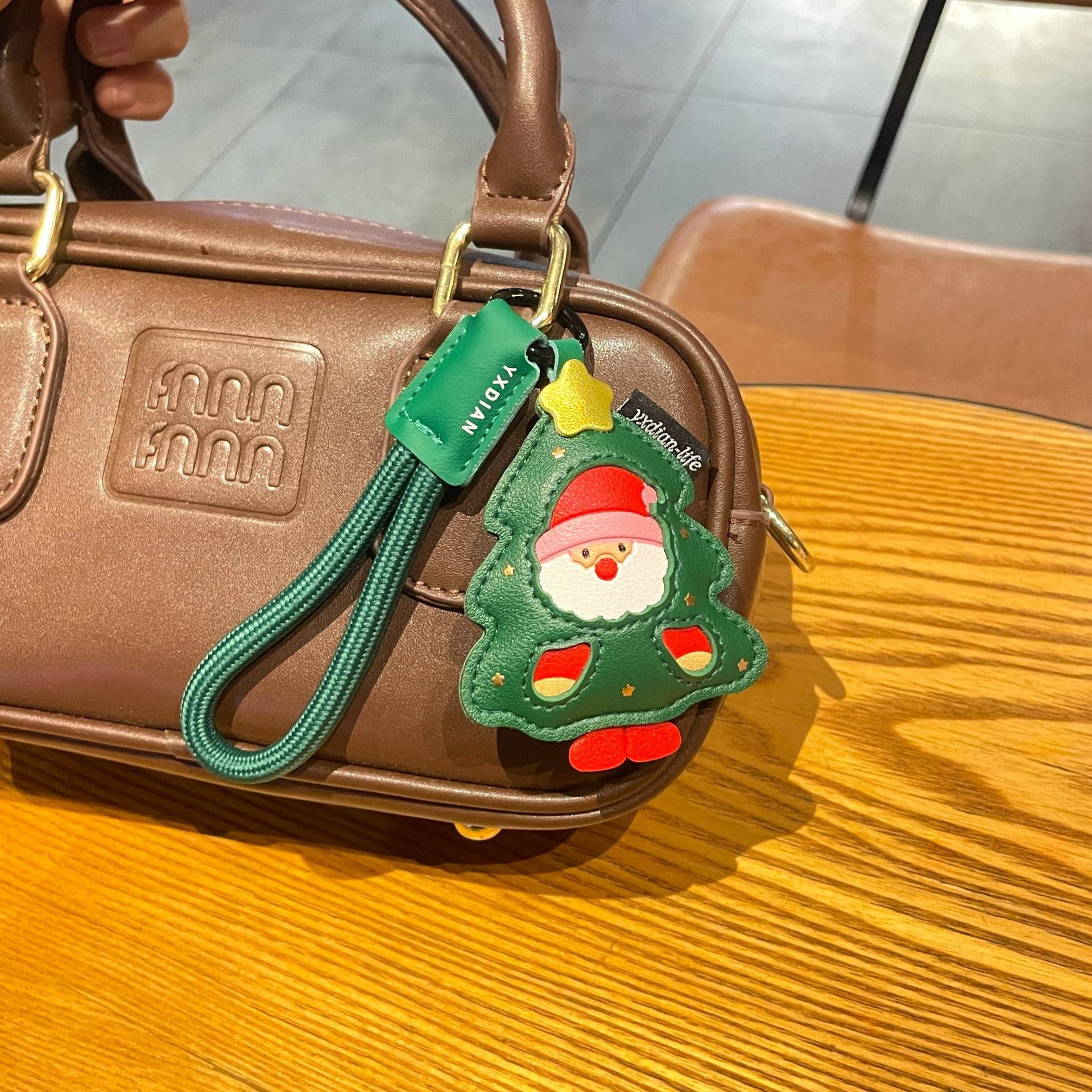 Wholesale Christmas decoration leather  keychain cute cartoon exquisite keychain