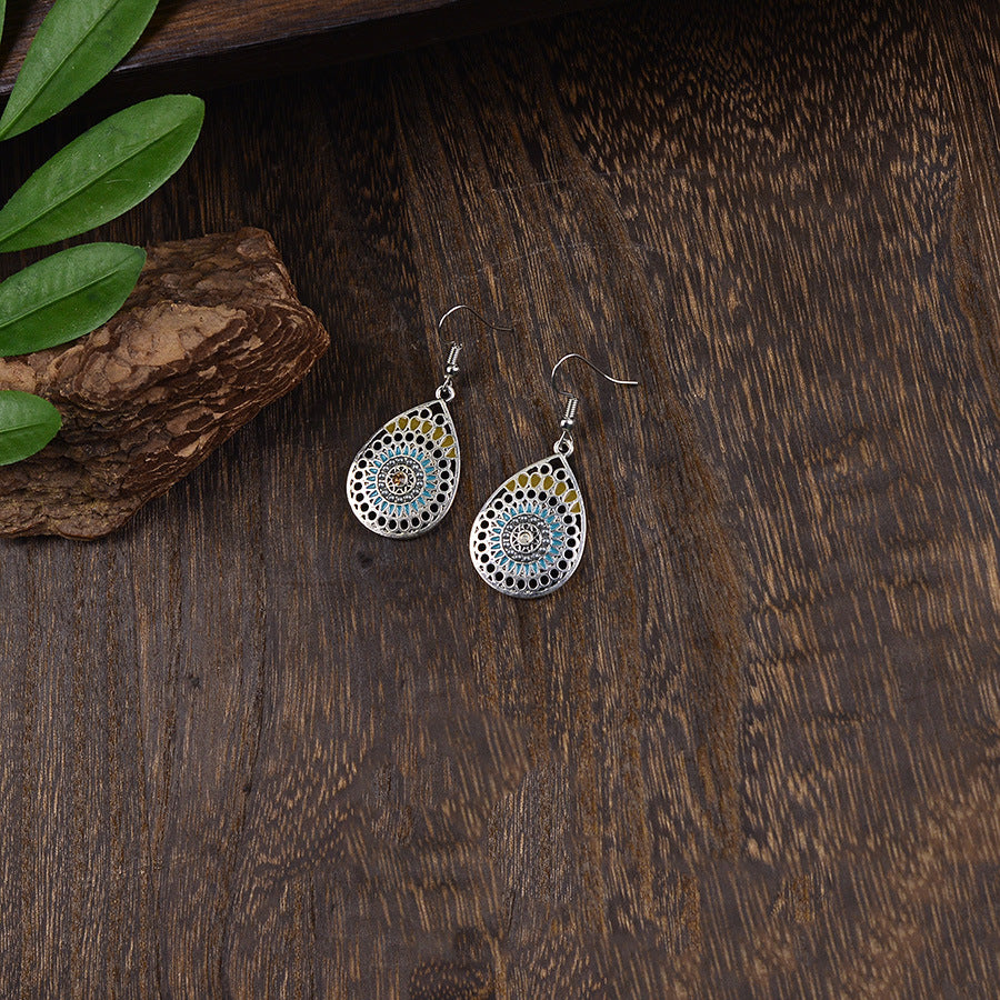 Wholesale Zinc Alloy Electroplated Retro Bohemian Carved Hollow Earrings and Necklace Set for Boutique Resale