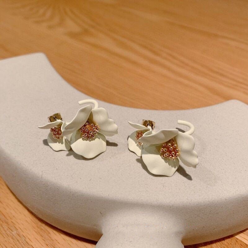 Wholesale Blue resin flower earrings