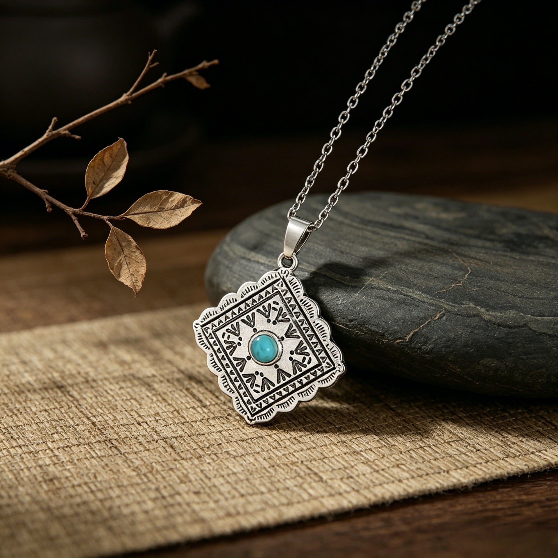 Wholesale Retro Bohemian Turquoise Geometric Necklace Silver Alloy Chain With Electroplated Pendant Fashion Accessory For Resale